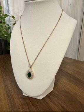 Gold Teardrop Necklace with Emerald-Colored Stone